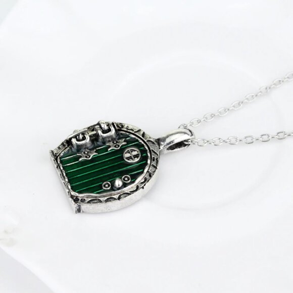 Silver Hobbit Hole, Lord of The‎ Rings Pendant Locket Necklace - Green Door - Picture 6 of 6